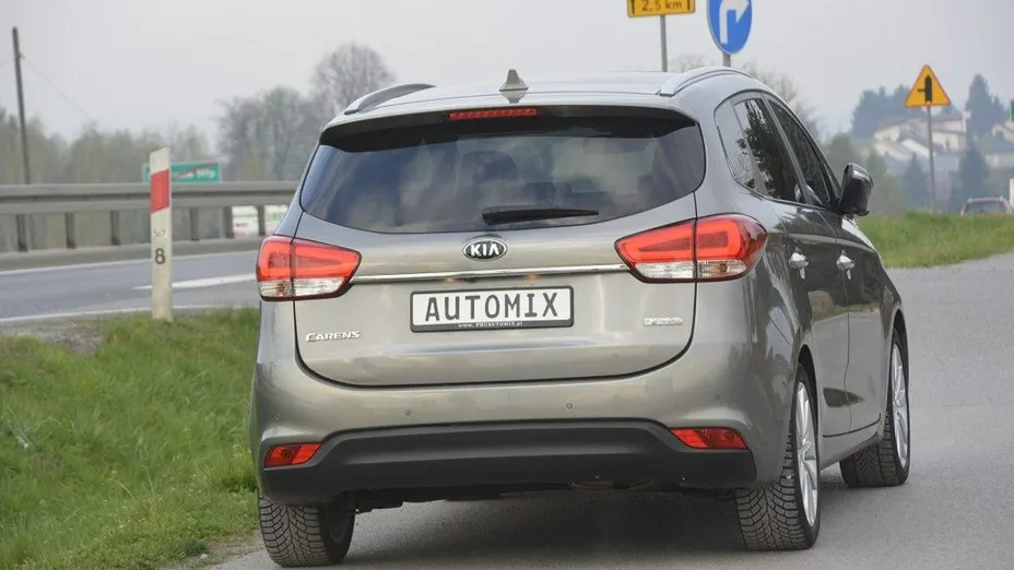 KIA Carens -