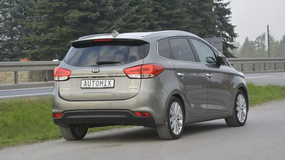 KIA Carens -