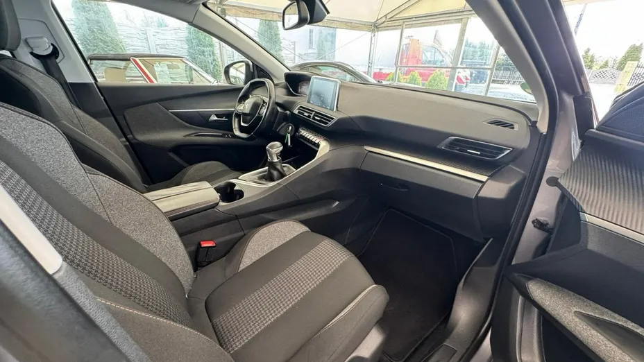 PEUGEOT 3008 -