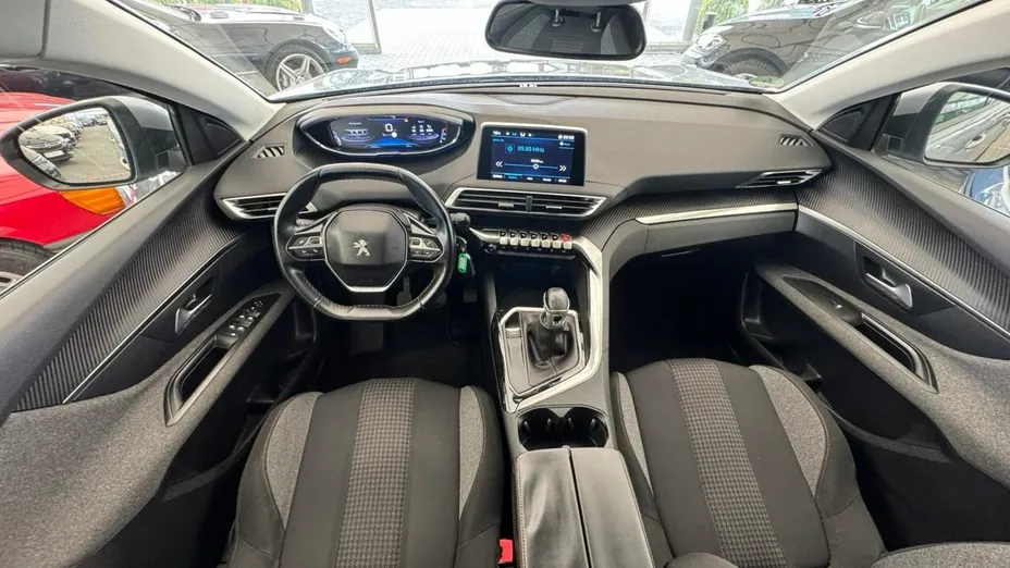 PEUGEOT 3008 -