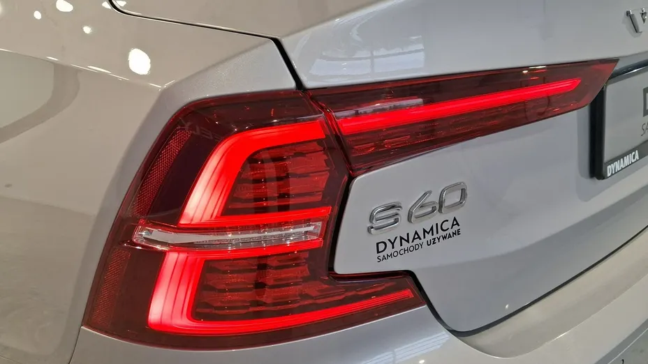 VOLVO S60 -
