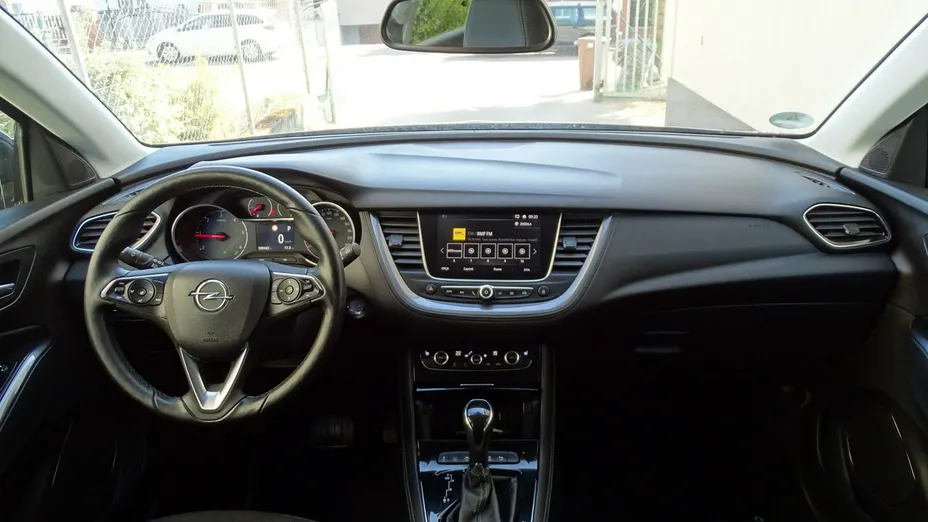 OPEL Grandland X -