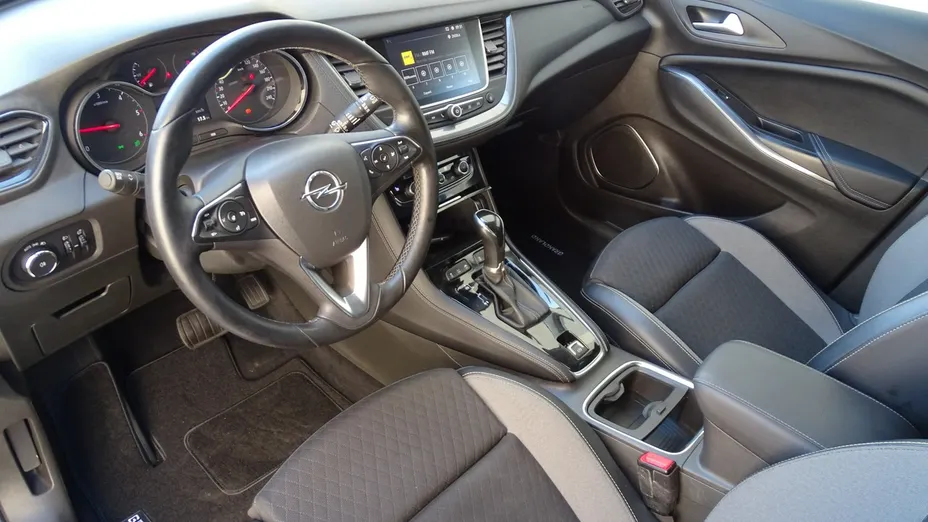 OPEL Grandland X -
