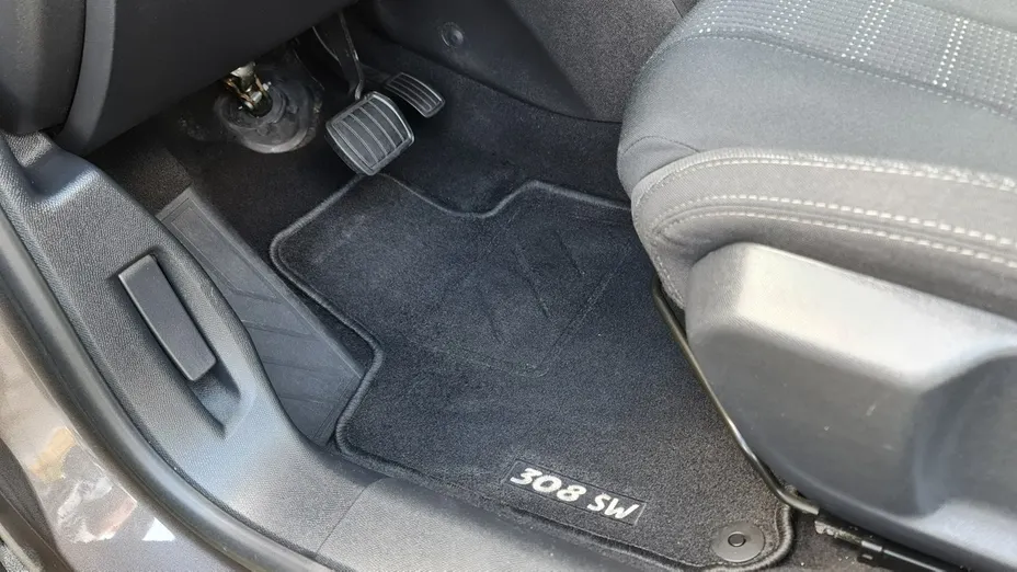 PEUGEOT 308 -