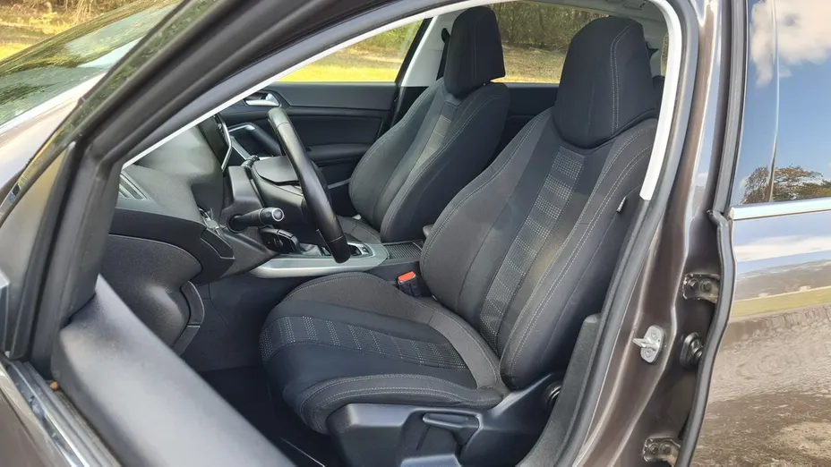PEUGEOT 308 -
