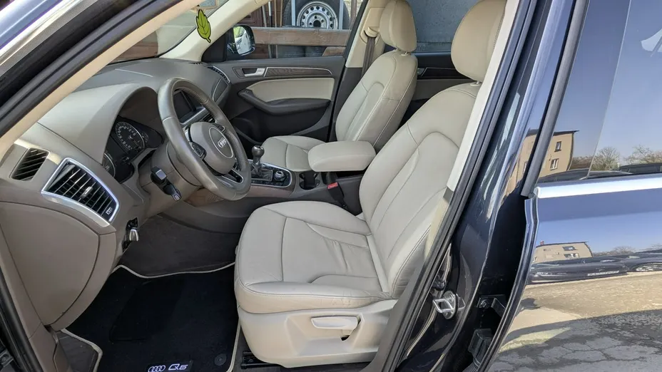 AUDI Q5 -