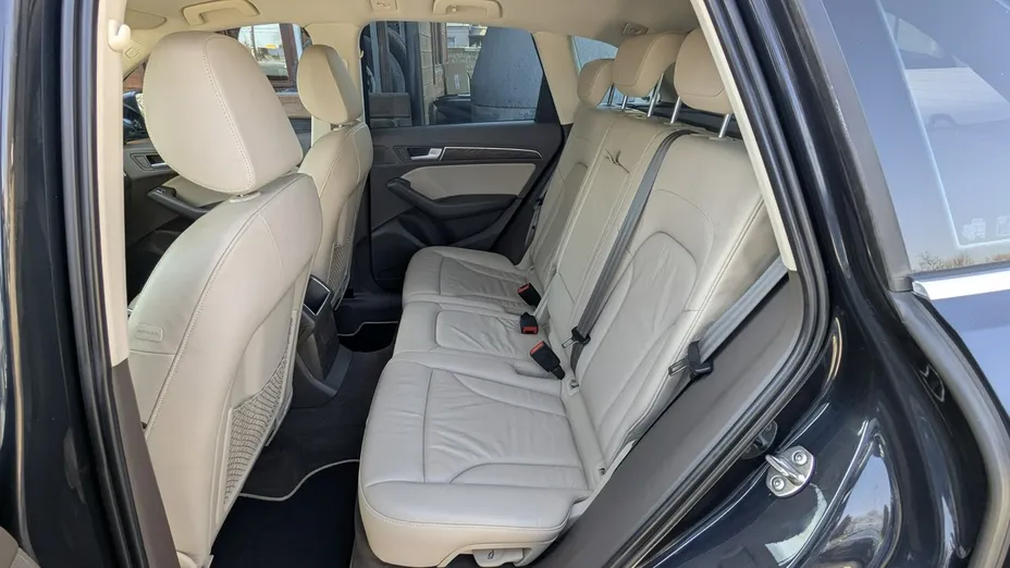 AUDI Q5 -