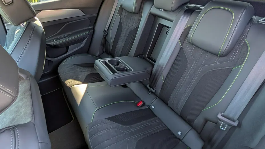 PEUGEOT 408 -