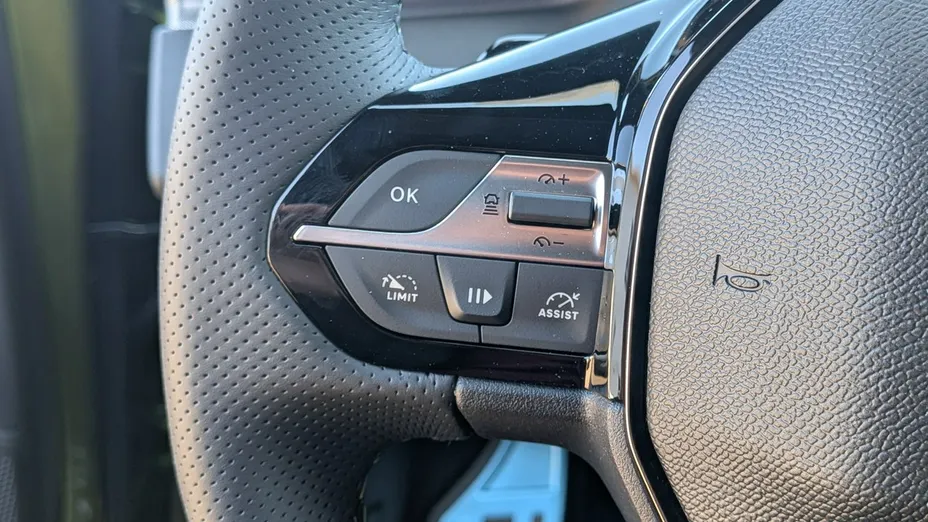 PEUGEOT 408 -