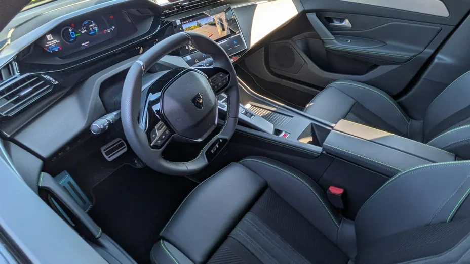 PEUGEOT 408 -