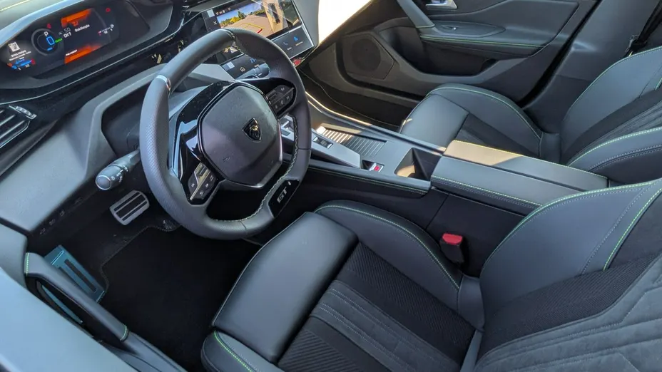 PEUGEOT 408 -