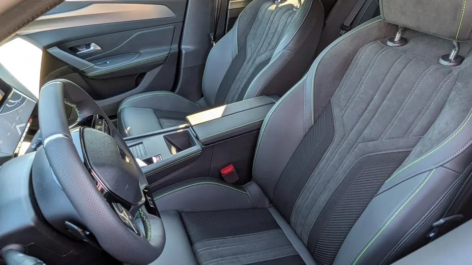 PEUGEOT 408 -