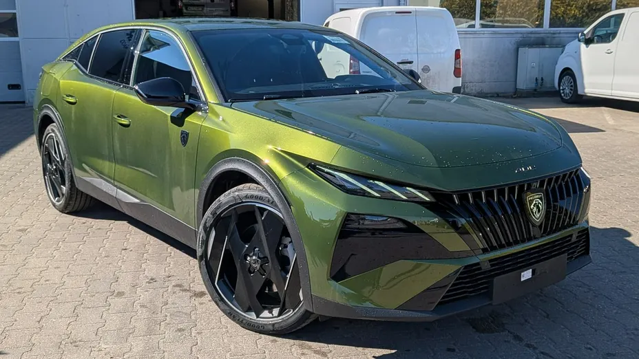 PEUGEOT 408 -