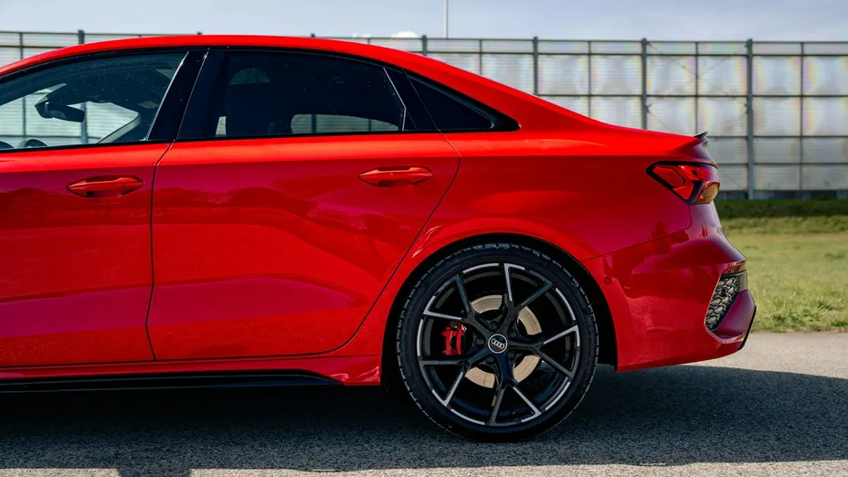 AUDI RS3 Limousine -