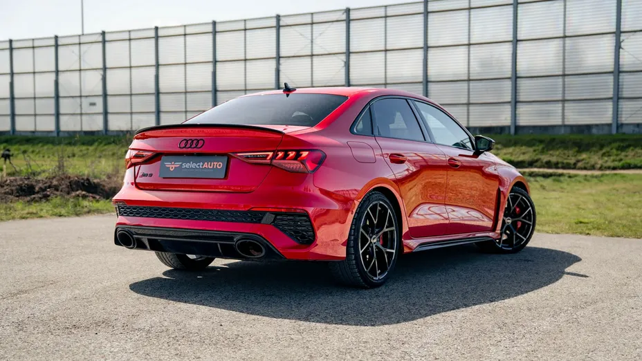 AUDI RS3 Limousine -