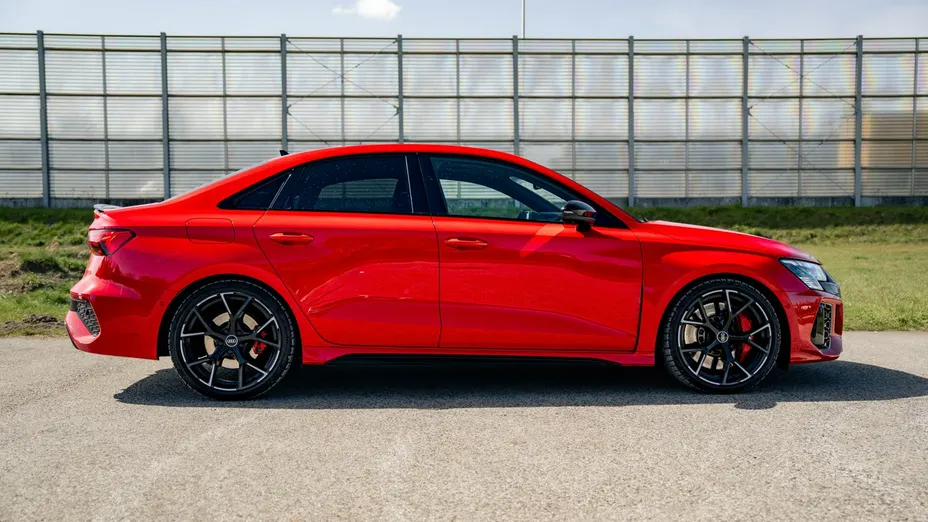 AUDI RS3 Limousine -