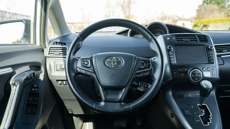 TOYOTA Verso -