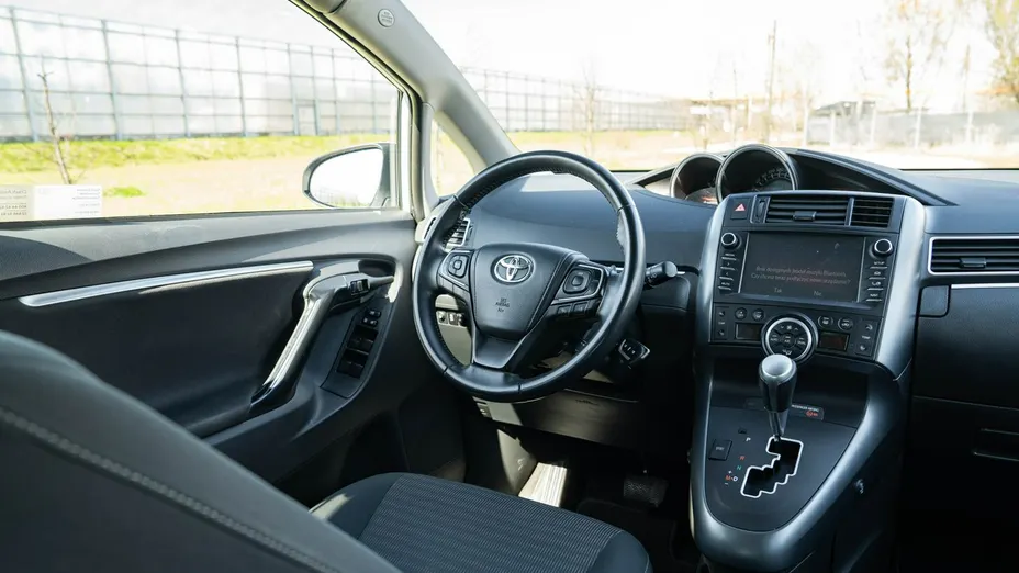 TOYOTA Verso -