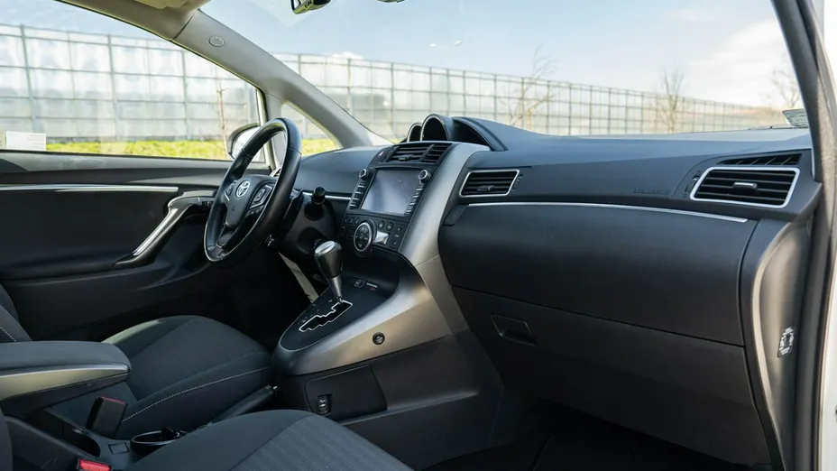 TOYOTA Verso -
