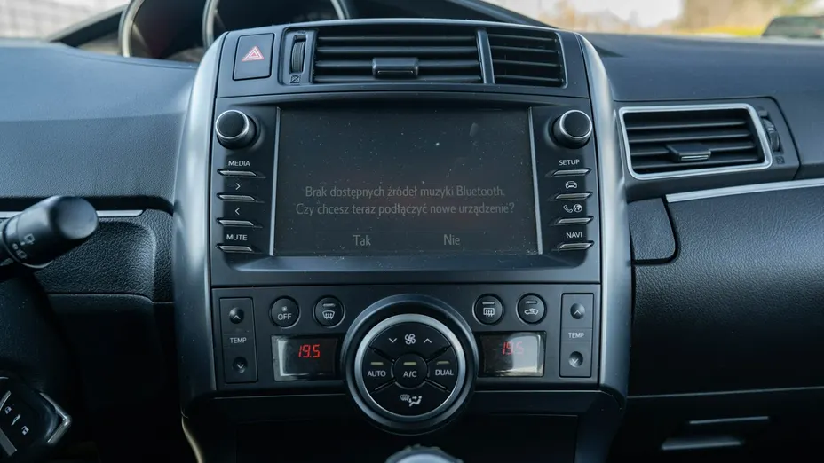 TOYOTA Verso -