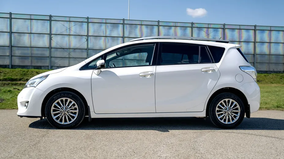 TOYOTA Verso -