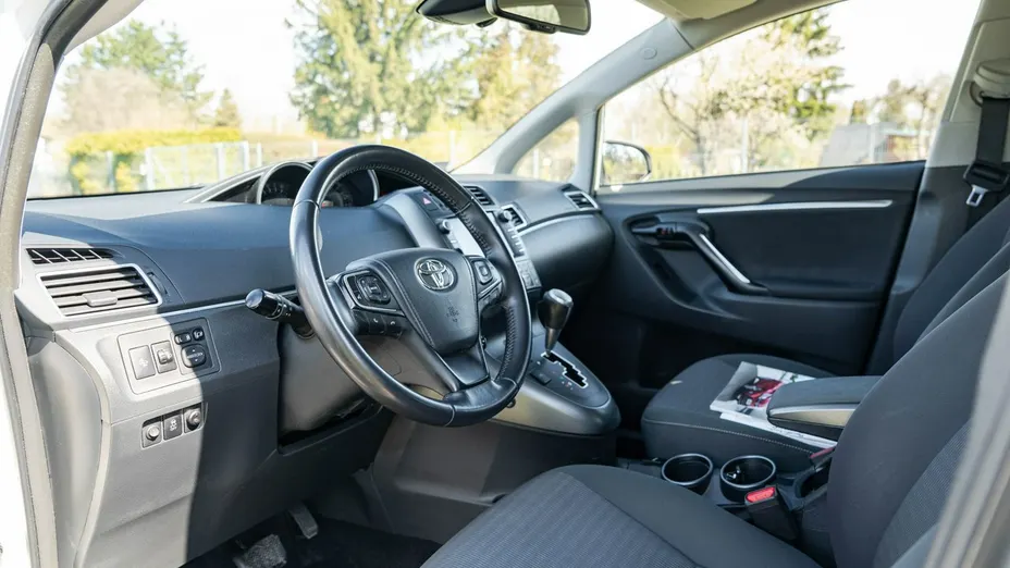 TOYOTA Verso -