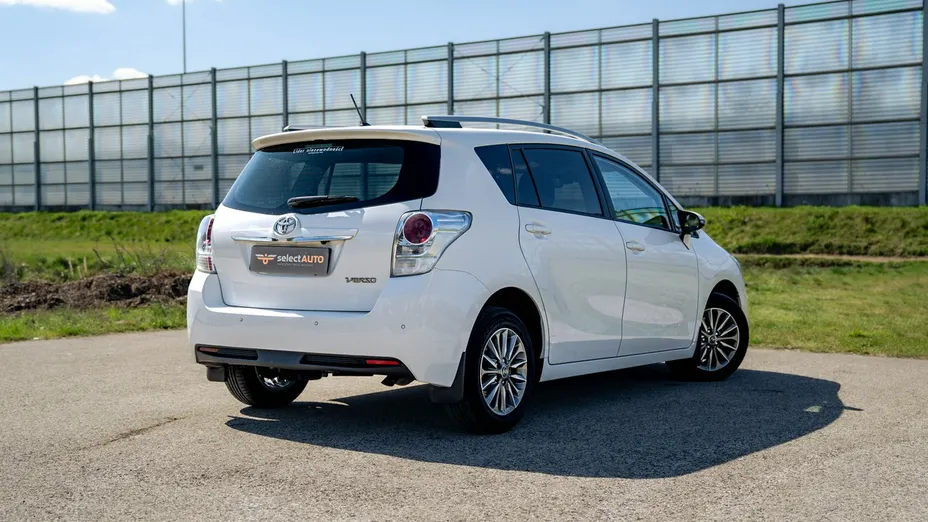 TOYOTA Verso -