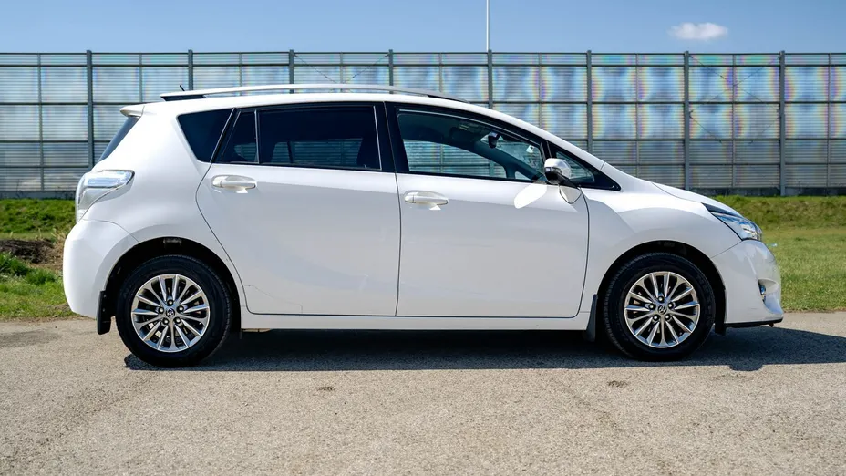TOYOTA Verso -