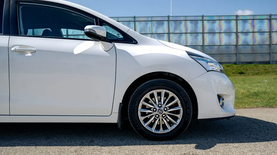 TOYOTA Verso -