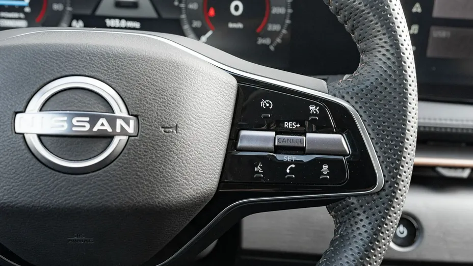 NISSAN Ariya -