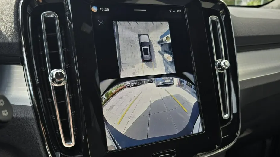 VOLVO XC40 -