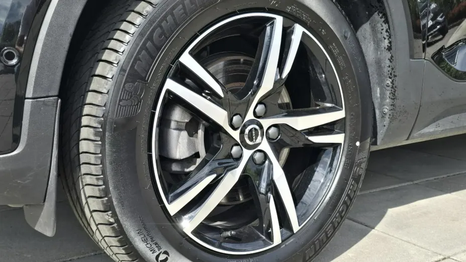 VOLVO XC40 -