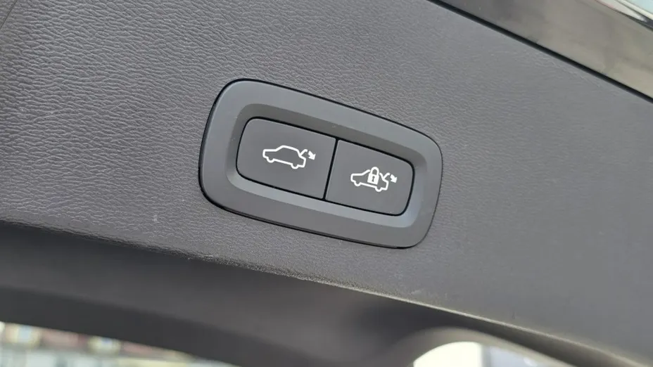 VOLVO XC40 -