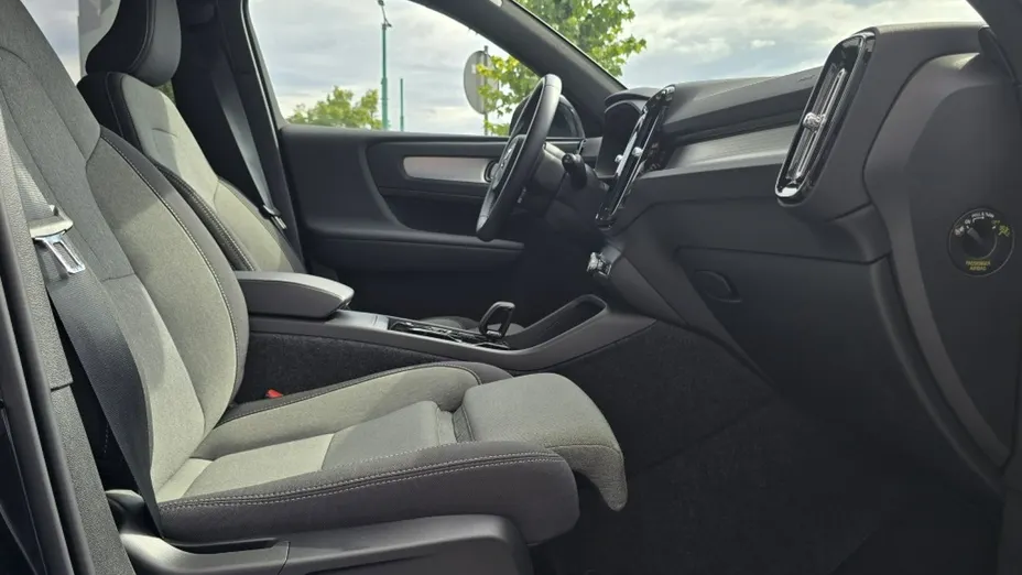VOLVO XC40 -