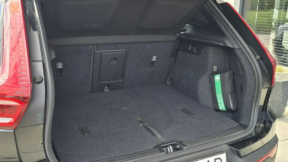 VOLVO XC40 -