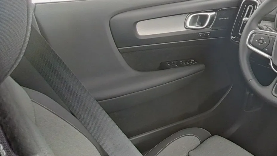 VOLVO XC40 -