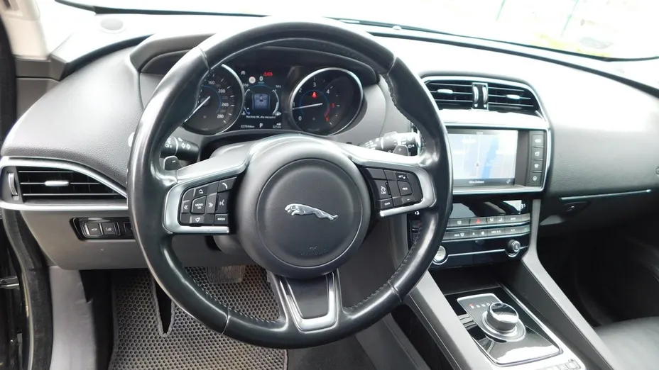 JAGUAR F-Pace -