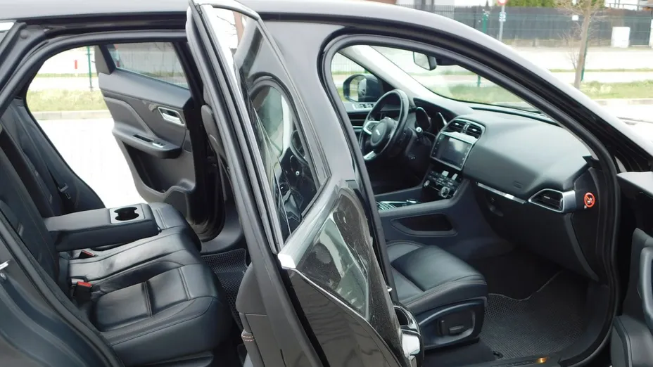 JAGUAR F-Pace -
