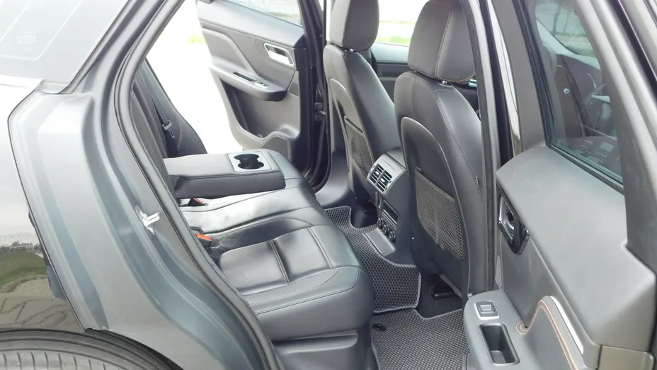 JAGUAR F-Pace -