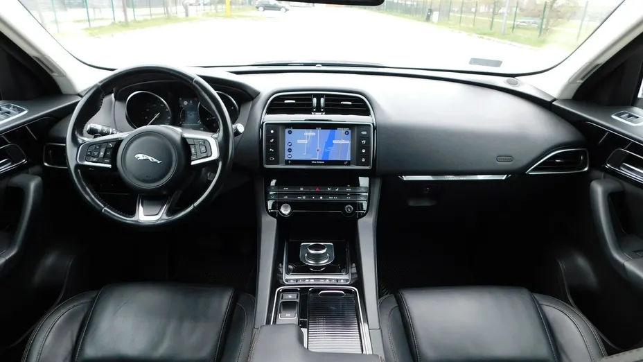 JAGUAR F-Pace -