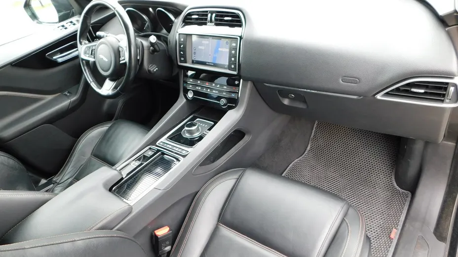 JAGUAR F-Pace -