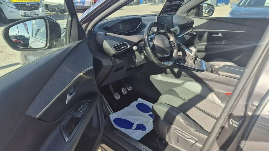 PEUGEOT 3008 -