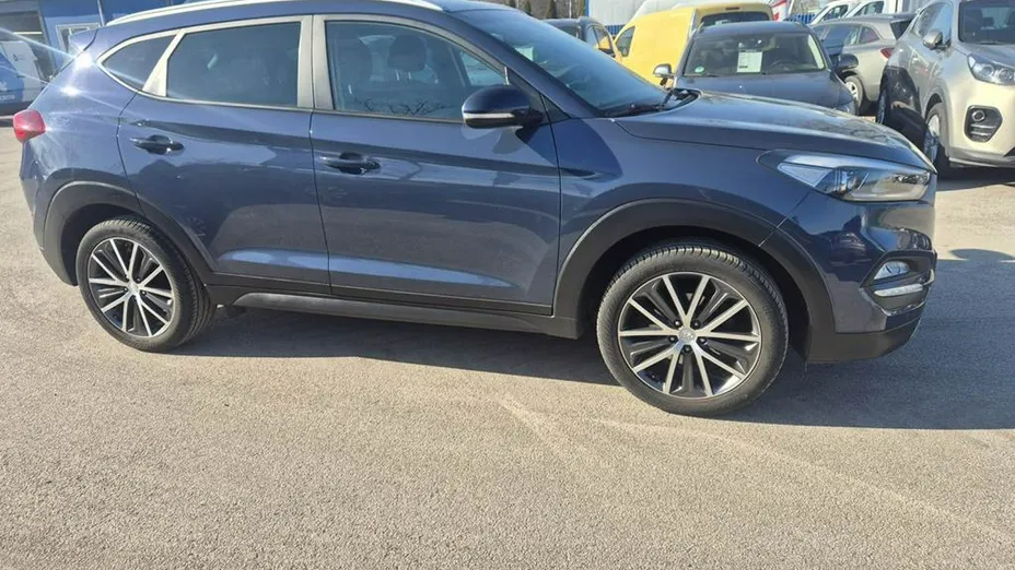 HYUNDAI Tucson -