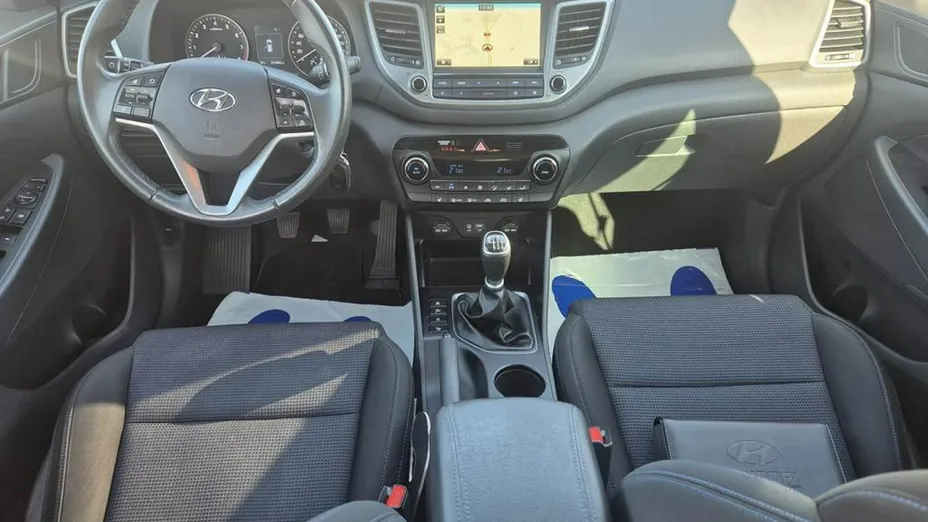 HYUNDAI Tucson -