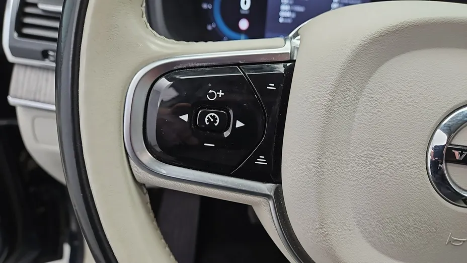 VOLVO XC90 -