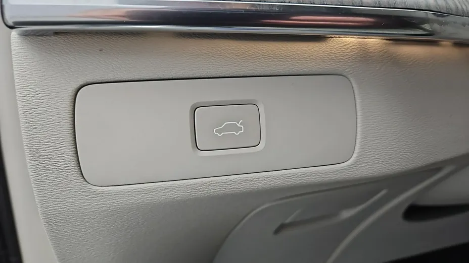 VOLVO XC90 -