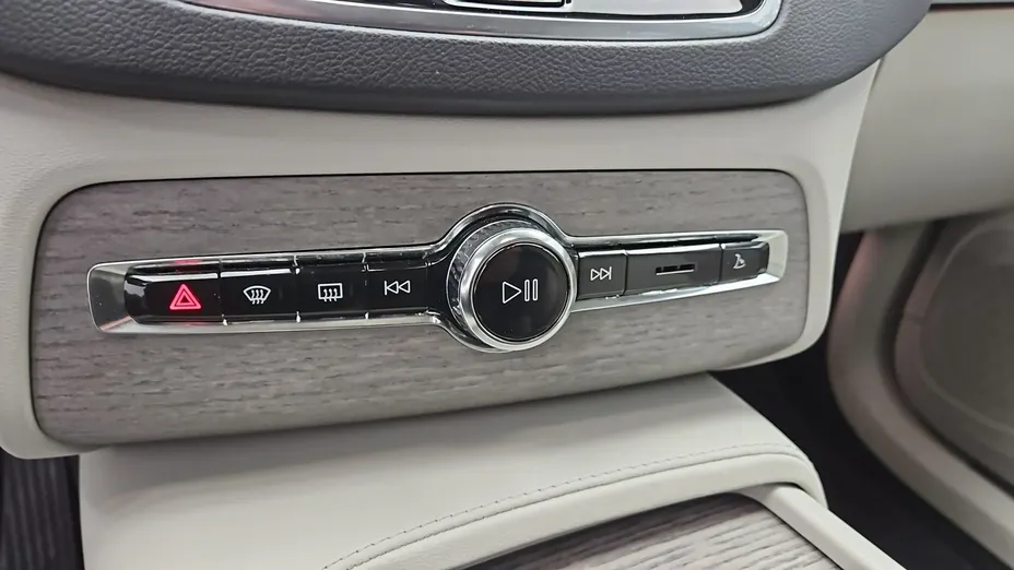 VOLVO XC90 -
