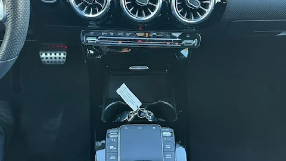 MERCEDES-BENZ CLA -