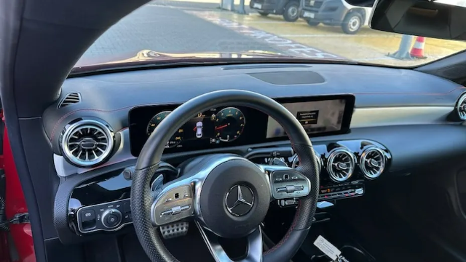 MERCEDES-BENZ CLA -