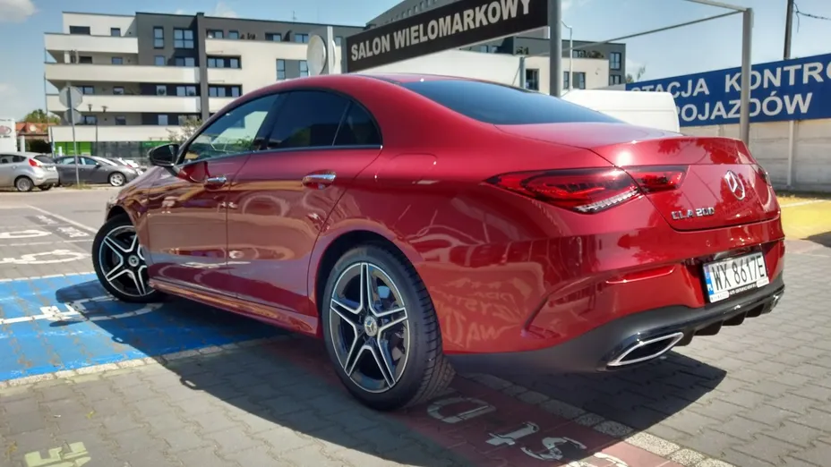 MERCEDES-BENZ CLA -